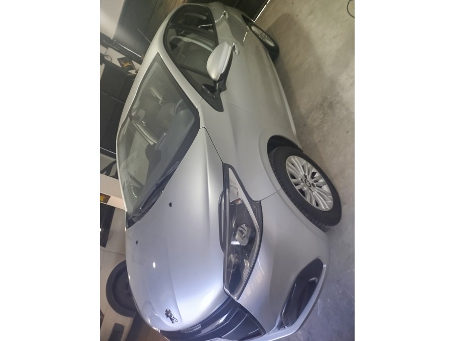Peugeot 208 año 2020 allure 1.6