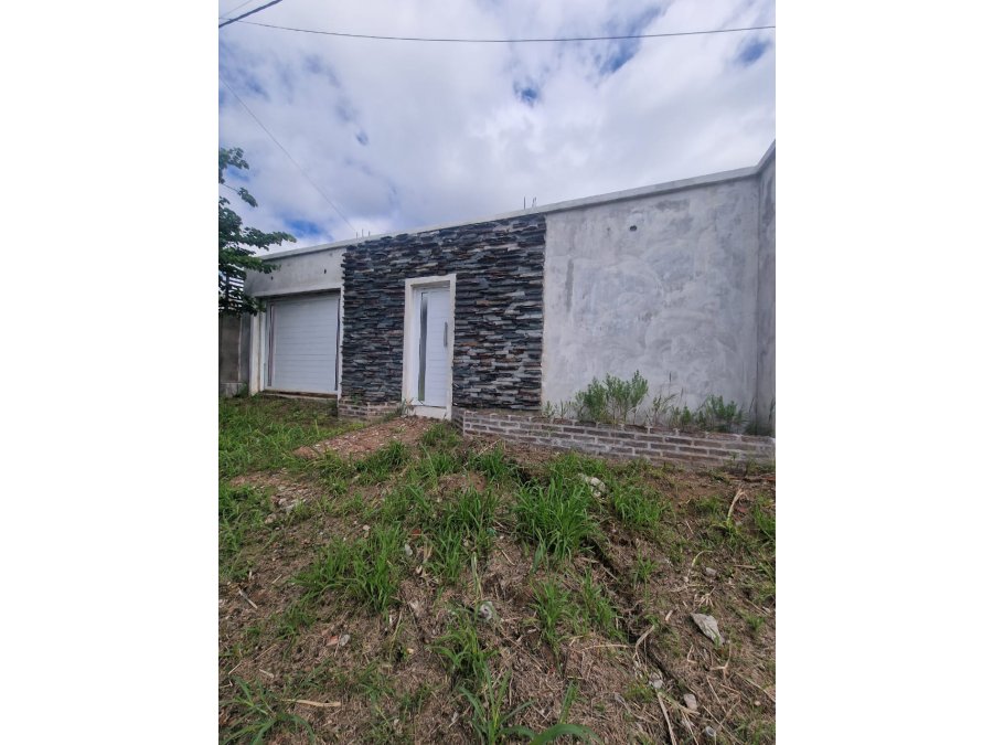 VENTA Terreno con construcción a terminar Barrio Paracao.