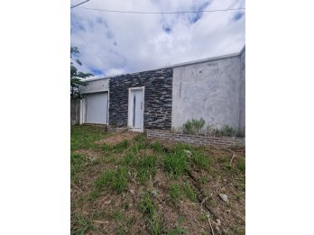 VENTA Terreno con construcción a terminar Barrio Paracao.