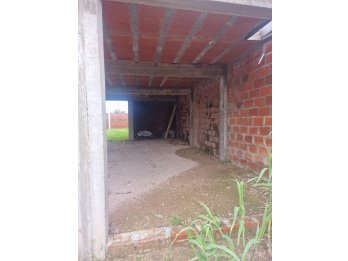 VENTA Terreno con construcción a terminar Barrio Paracao.