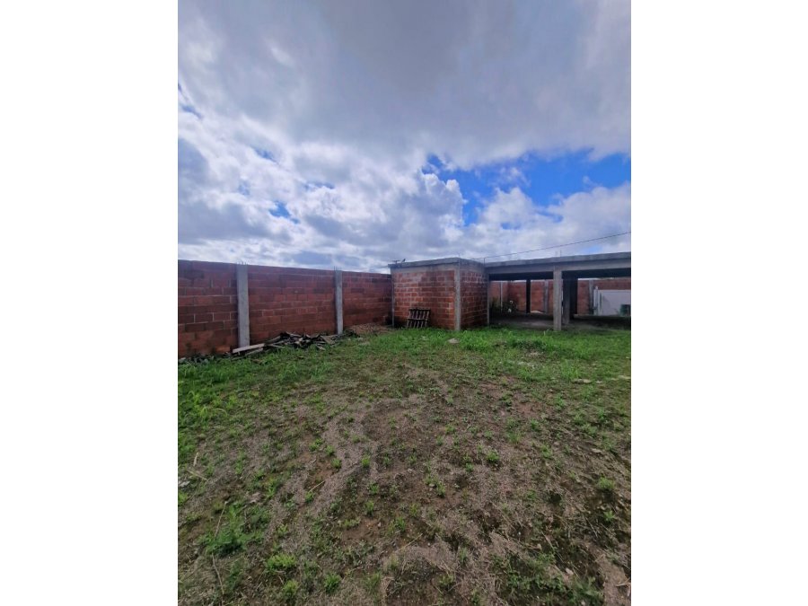 VENTA Terreno con construcción a terminar Barrio Paracao.