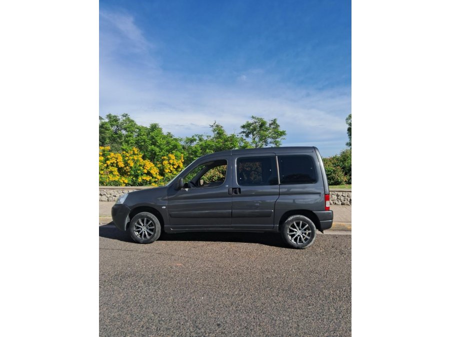 Peugeot Partner 1.4 Furgon Confort. Impecable