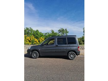 Peugeot Partner 1.4 Furgon Confort. Impecable