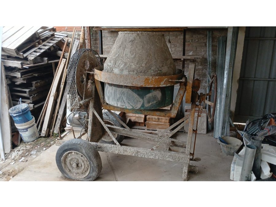 HORMIGONERA 300 LITROS CON MOTOR