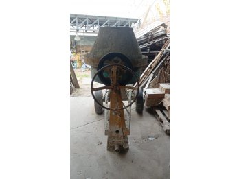 HORMIGONERA 300 LITROS CON MOTOR