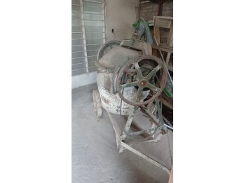 HORMIGONERA 300 LITROS CON MOTOR