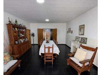 Venta I Apta Crédito - Casa de 4 dormitorios zona céntrica