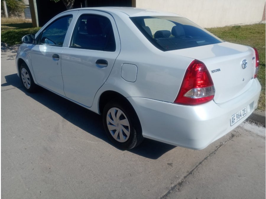 Hermoso Etios 2023 Como Nuevo