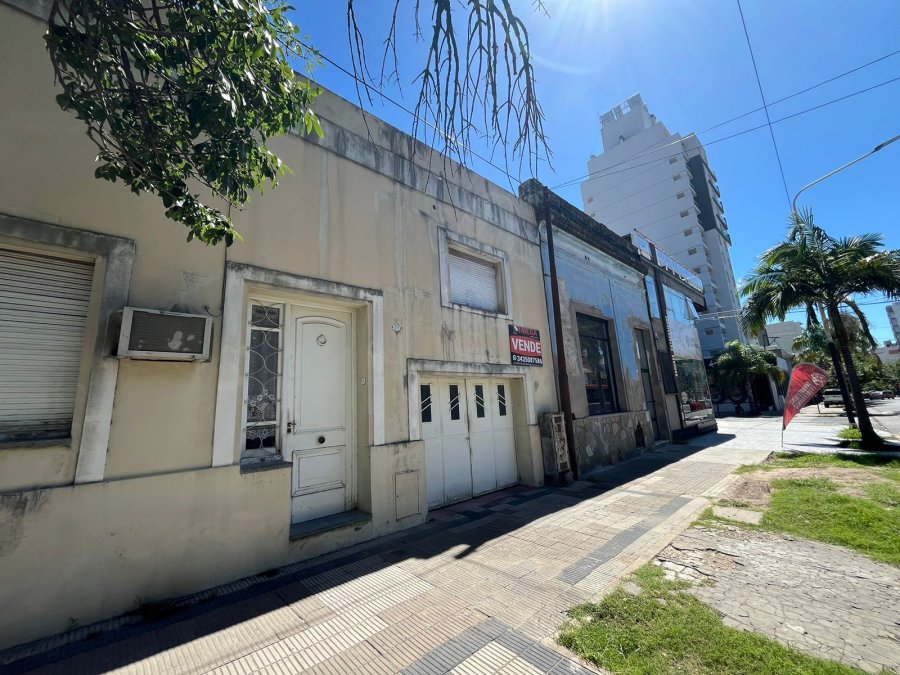 SALTA 279. CASA EN VENTA CENTRICA CON PATIO