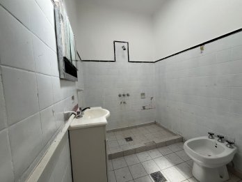 SALTA 279. CASA EN VENTA CENTRICA CON PATIO