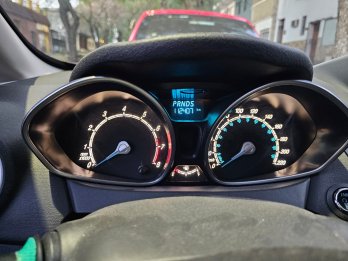VENDO FORD FIESTA TITANIUM 2015