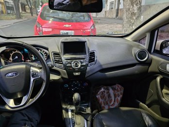 VENDO FORD FIESTA TITANIUM 2015