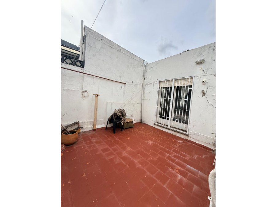 SE ALQUILA AMPLIA CASA CENTRICA