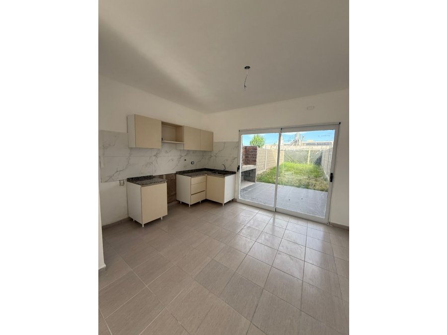 SE VENDE DUPLEX A ESTRENAR EN PARACAO