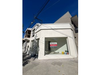 Local Comercial / Uruguay y Ferre