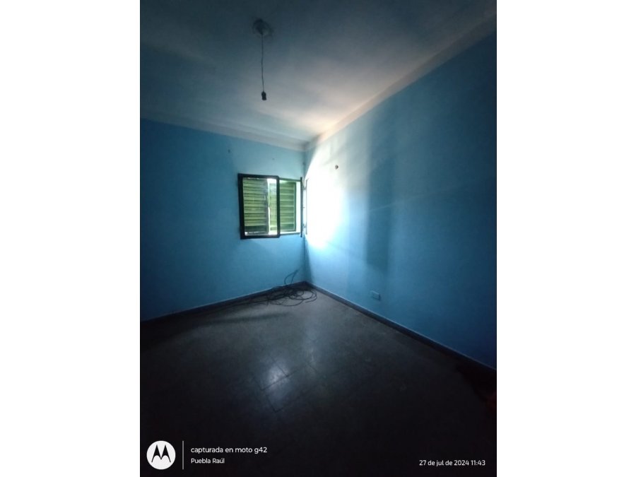 VENDE: Departamento z/ Primero de Mayo, tres dormitorios