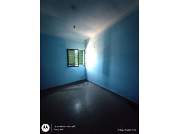 VENDE: Departamento z/ Primero de Mayo, tres dormitorios