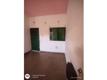 VENDE: Departamento z/ Primero de Mayo, tres dormitorios