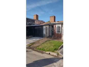 VENDE: Casa  zona Gobernador Crespo y Blas Parera