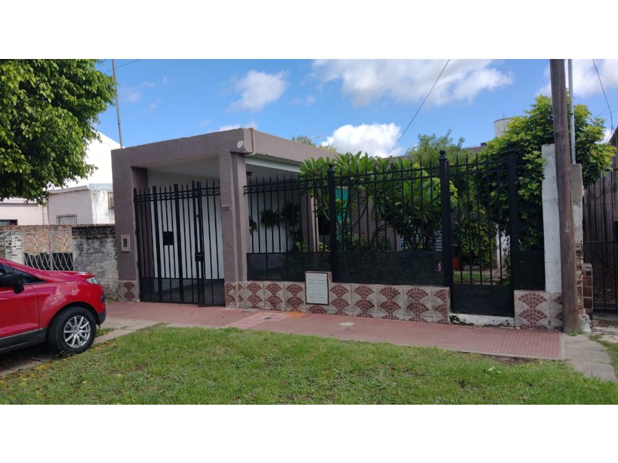 VENDE: Calle Los Ceibos casa dos dormitorios y gran fondo