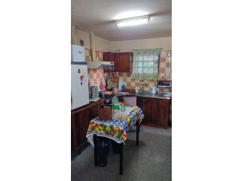 VENDE: Calle Los Ceibos casa dos dormitorios y gran fondo