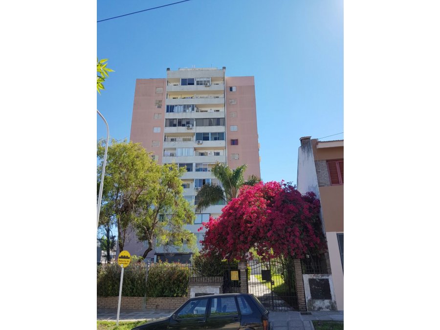 VENDE: Departamento calle Montevideo, tres dormitorios