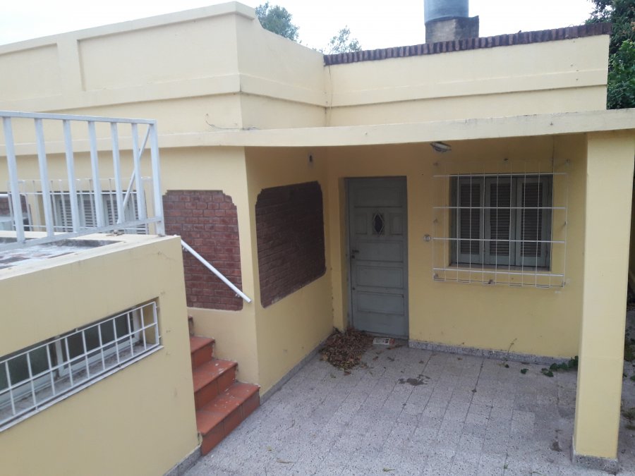 VENDE: Casa tres dormitorios Avda Almafuerte