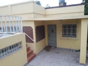 VENDE: Casa tres dormitorios Avda Almafuerte
