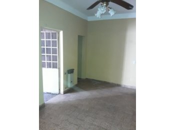 VENDE: Casa tres dormitorios Avda Almafuerte