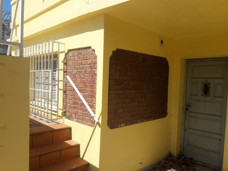 VENDE: Casa tres dormitorios Avda Almafuerte