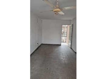 VENDE O ALQUILA: Barrio El Sol (a 200 m del super Coto)
