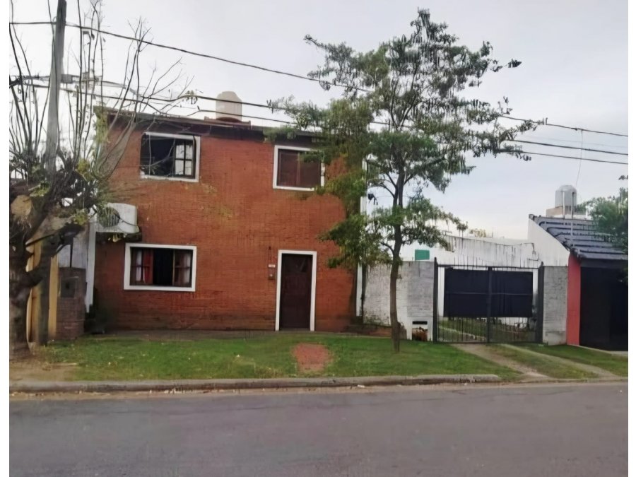 VENTA CASA DE 3 DORMITORIOS ZONA ESCUELA DE POLICIAS
