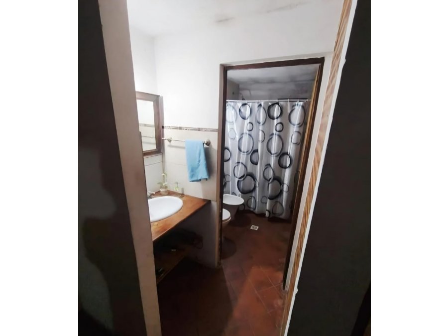 VENTA CASA DE 3 DORMITORIOS ZONA ESCUELA DE POLICIAS