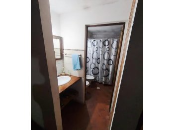 VENTA CASA DE 3 DORMITORIOS ZONA ESCUELA DE POLICIAS