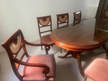 Vendo juego de mesa y sillas de nogal
