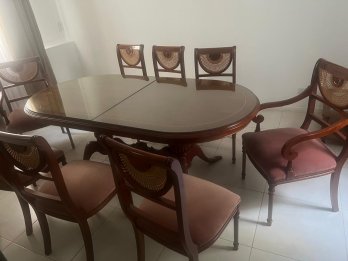 Vendo juego de mesa y sillas de nogal