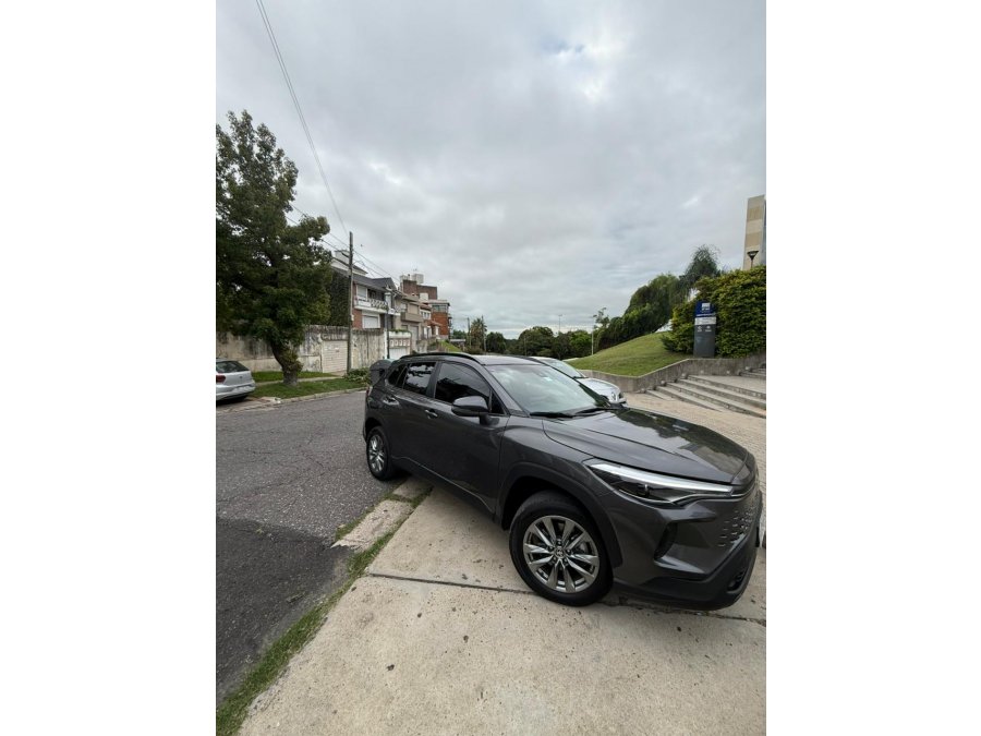 VENDO COROLLA CROSS 2025