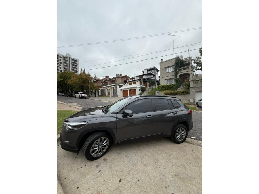 VENDO COROLLA CROSS 2025