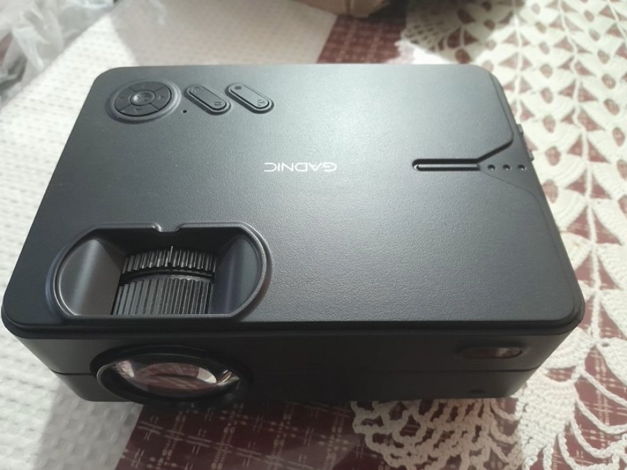 VENDO PROYECTOR MINI GADNIC 2000 LUMENS