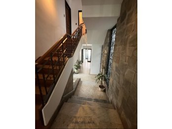 VENDE HERMOSA CASA CÉNTRICA CON PISCINA