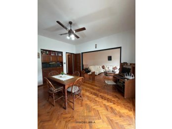 VENDE HERMOSA CASA CÉNTRICA CON PISCINA
