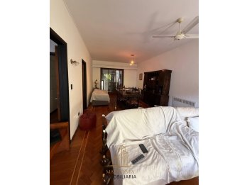 VENDE HERMOSA CASA CÉNTRICA CON PISCINA