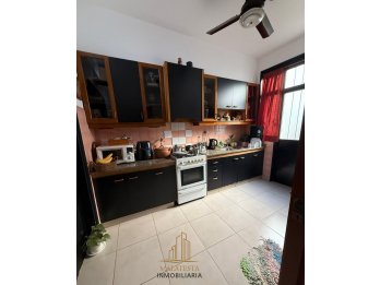 VENDE HERMOSA CASA CÉNTRICA CON PISCINA