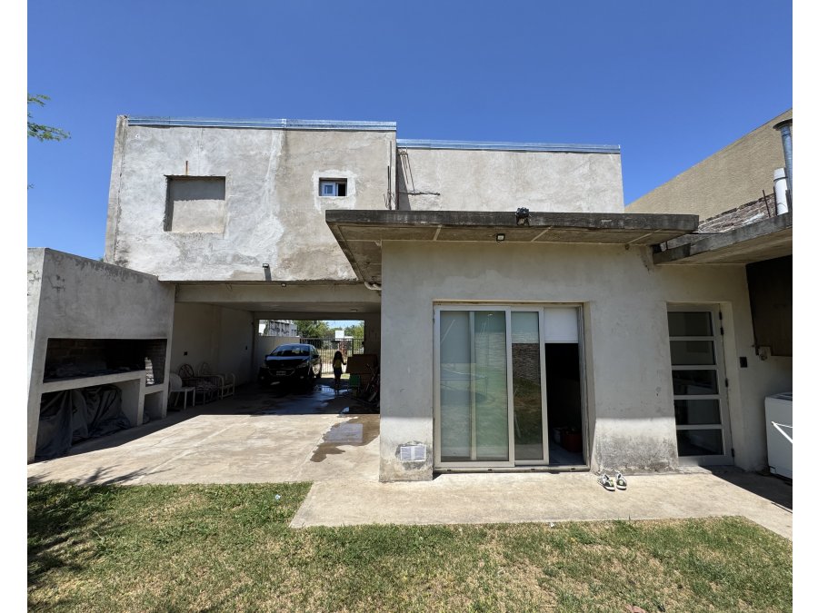 VENTA APTA CREDITO – MODERNA CASA DE 2 DORMITORIOS CON PATIO