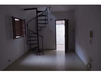 Particular alquiler duplex 1 dormitorio calle Nogoyá