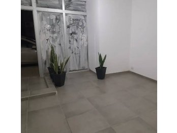 ALQUILER LOCAL a metros del Shopping Paso del Parana