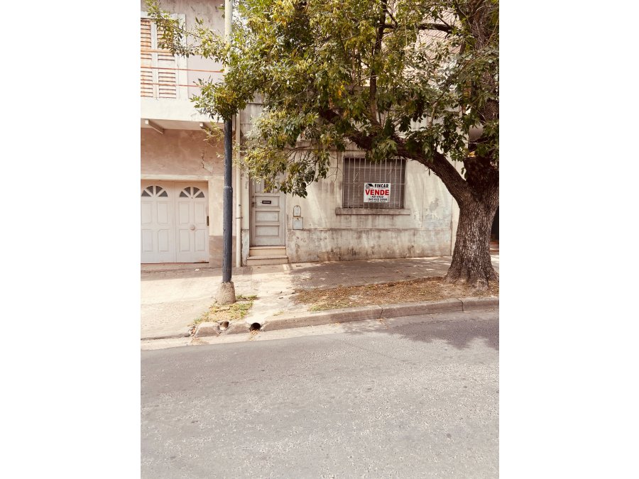 CASA EN VENTA Calle Illia entre Gchu y Carbo
