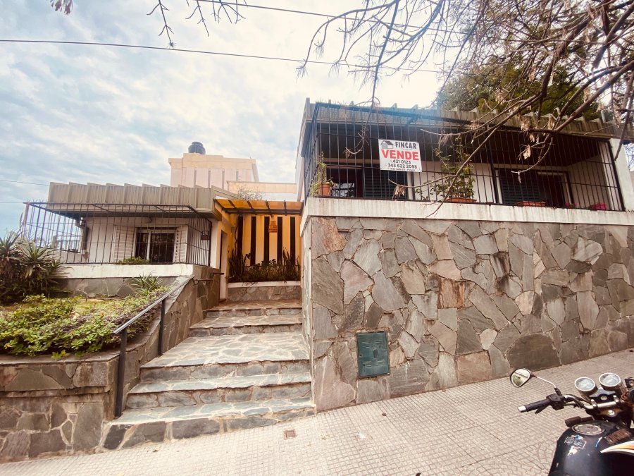 VENTA Gran casa calle Concordia entre Paraguay y Montevideo