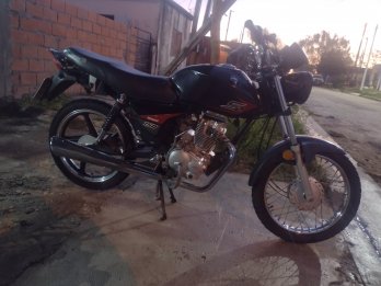 Vendo o permuto por algún autito o otra moto del mismo estad