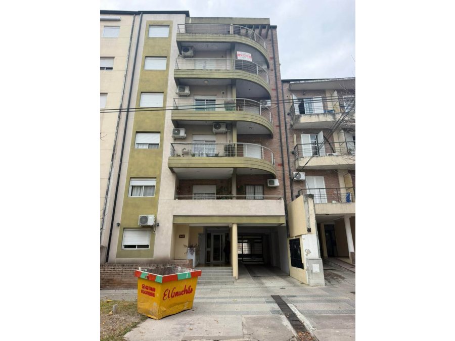 Se vende amplio y luminoso monoambiente en calle La Rioja